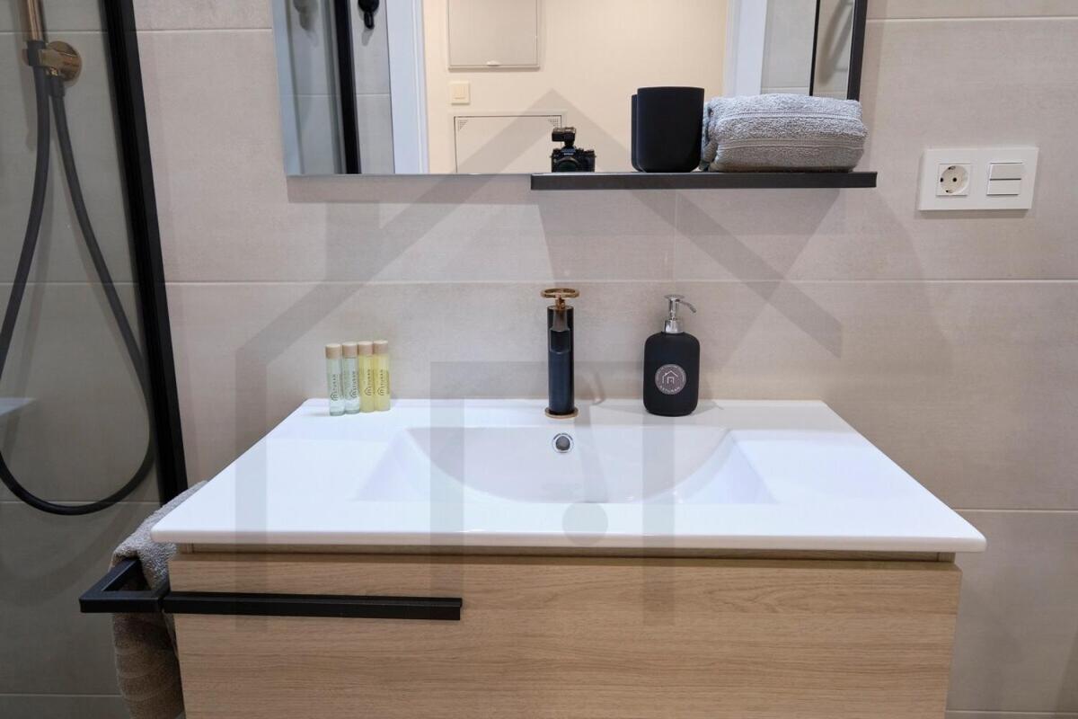Cervantes - Apartamento A Estrenar Con Parking Gijon Bagian luar foto